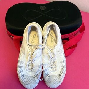 Nfinity Vengeance cheer shoes 8.5